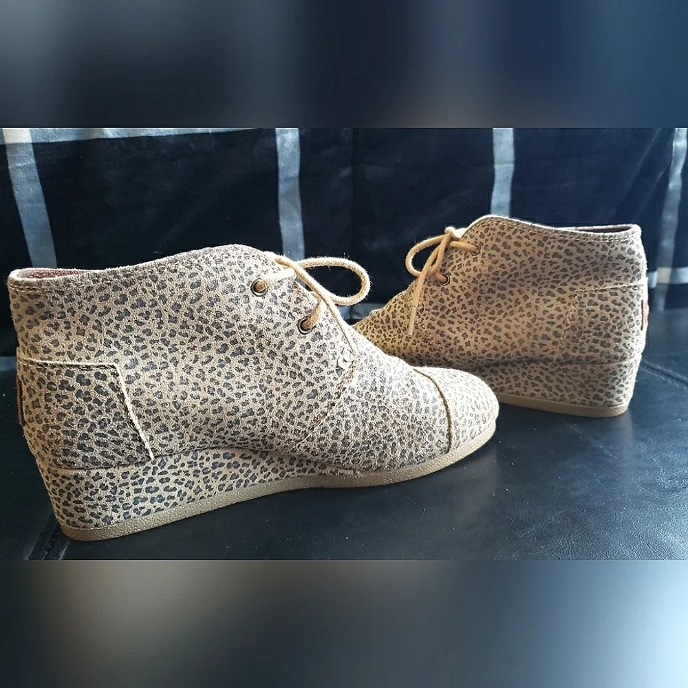 TOMS suede desert wedge cheetah